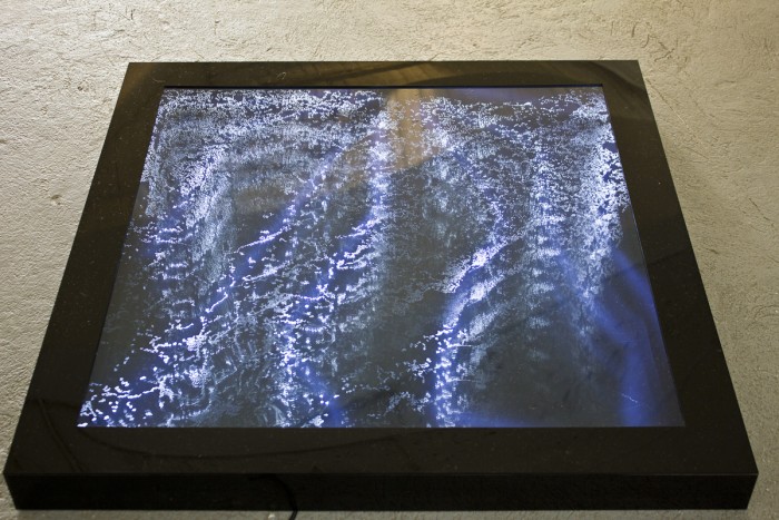 Sin t&amp;iacute;tulo, de la serie Konsiderar I (2012)Mylar, perforaci&amp;oacute;n l&amp;aacute;ser, acr&amp;iacute;lico negro