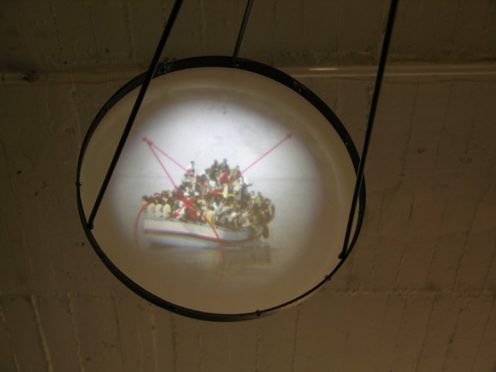 R&amp;eacute;gimen de luz y sombra. 2012. Video instalaci&amp;oacute;n.