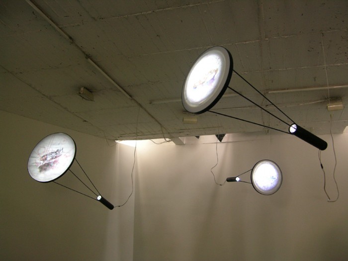 R&amp;eacute;gimen de luz y sombra. 2012. Video instalaci&amp;oacute;n.