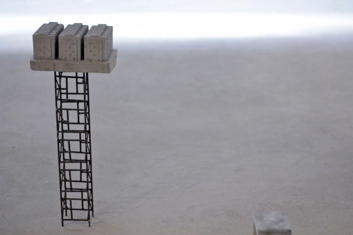 Camilo Bojac&amp;aacute;.&amp;nbsp;Estructura sobre estructura.6,5 x 5,5 x 6,5 cm.Estructura de mina de grafito.2013