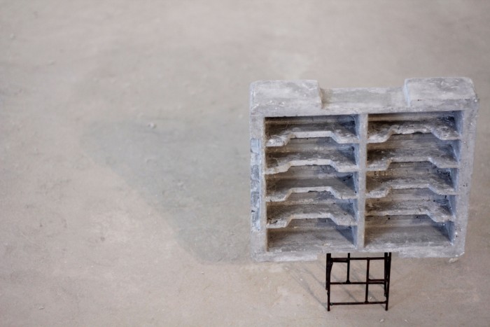 Camilo Bojac&amp;aacute;.&amp;nbsp;Estructura sobre estructura.6,5 x 5,5 x 6,5 cm.Estructura de mina de grafito.2013